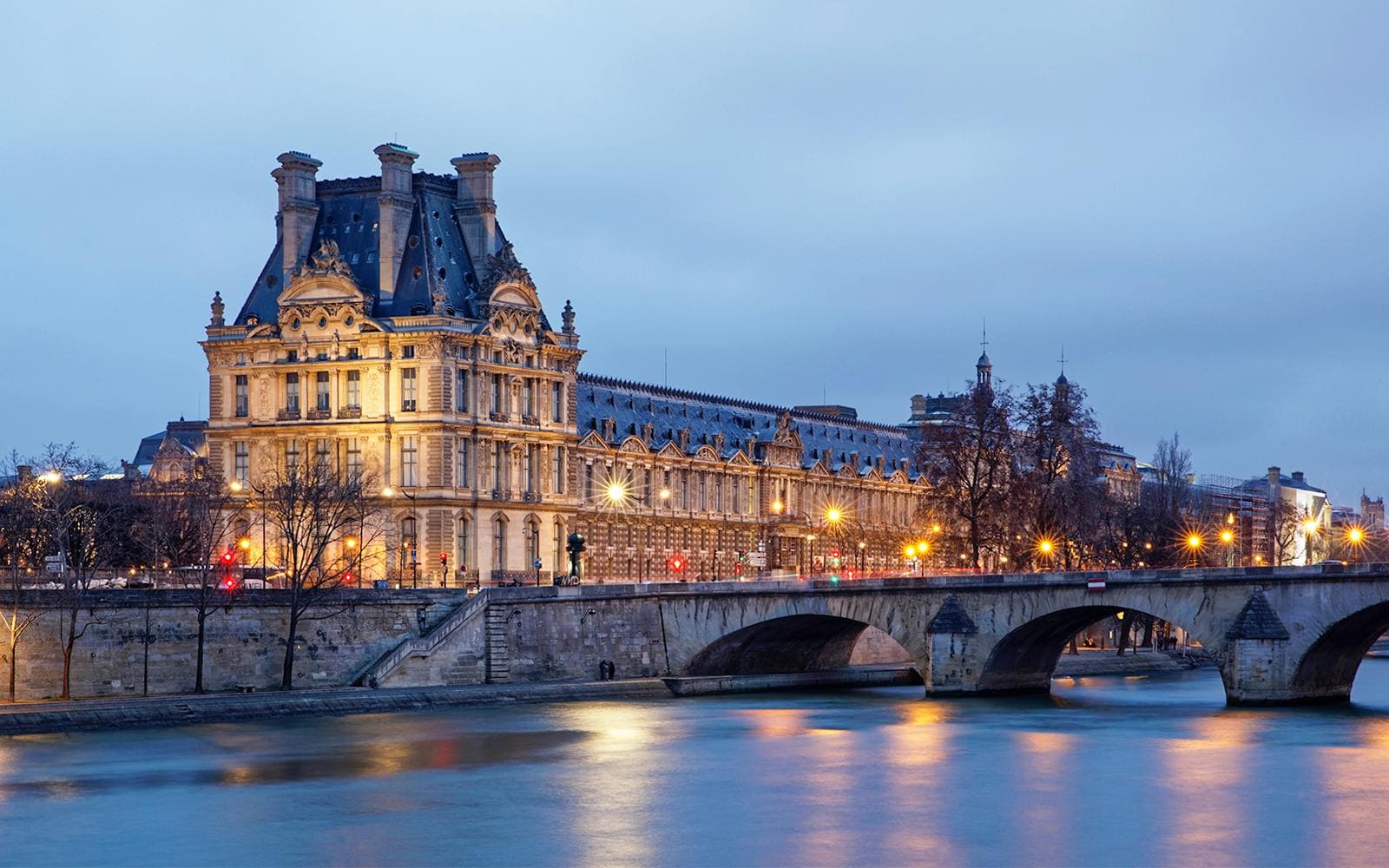 1-Hour Paris Illuminated Evening Sightseeing Cruise - image 3