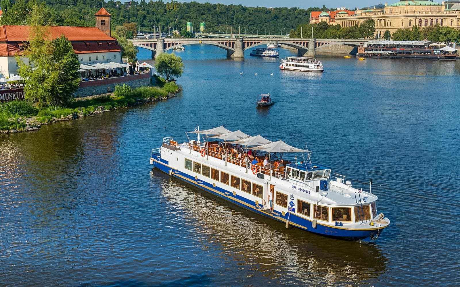 Prague Vltava River Sightseeing Cruise - image 4