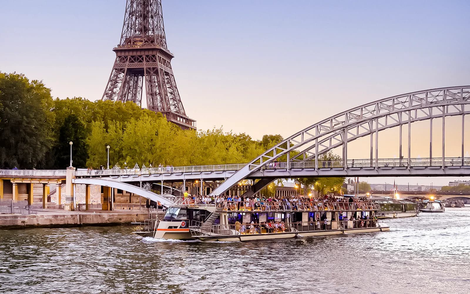 Seine River 1-Hour Sightseeing Cruise from the Eiffel Tower - image 2